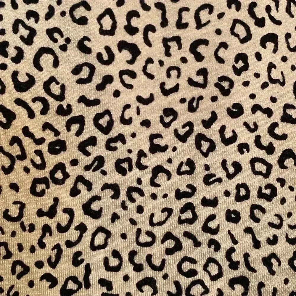 Cheetah women’s t-shirt dress - size small - like new - shirt sleeve - Aline - Picture 7 of 7